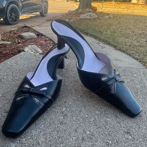 Vintage Giani Bini Black Leather Bow kitten heel